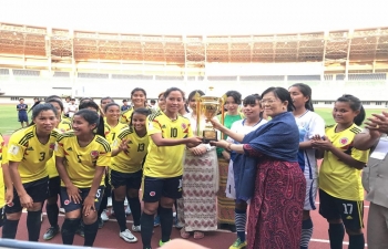 H.E. Dr. Yu Yu May, wife of Hon'ble CM, Mandalay & President of Mandalay Region Women Committee presented Trophies to Mandalay & Manipur Women Football Teams