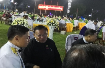 Consul General congratulating H. E. Major General Kyaw Swar Lin, Commander, Central Command during Dinner Reception on 74th Armed Forces Day of Myanmar at Mandalay Palace