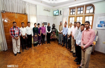 Ambassador Shri Saurabh Kumar being welcomed by Consulate staff by presenting a flower bouquet. Consul General briefly introduced the staff to him.